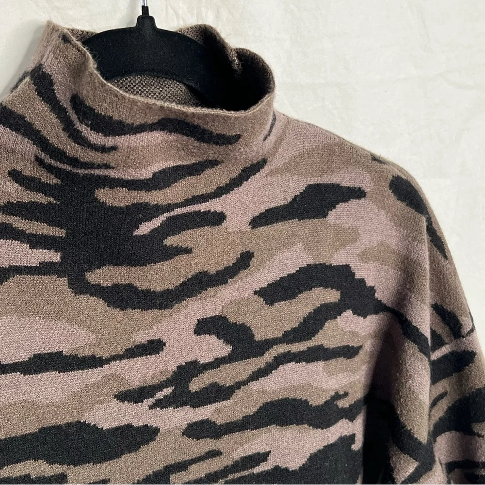 Tahari Women’s Pullover Sweater Green Multicolor Camo Long Sleeve Mock Neck‎ L